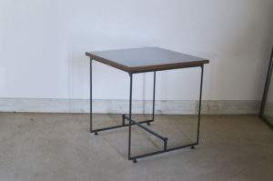 黒皮鉄板のテーブル