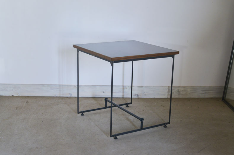 黒皮鉄板のテーブル
