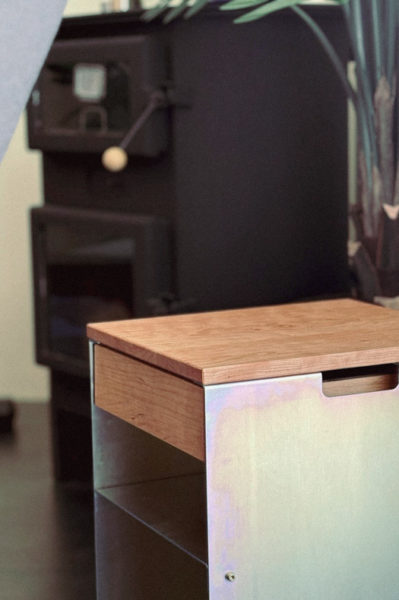 サイドテーブル