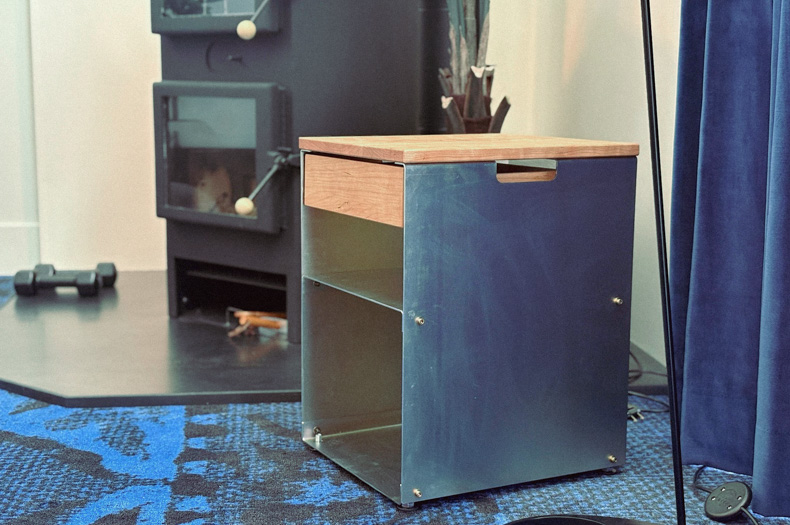 サイドテーブル